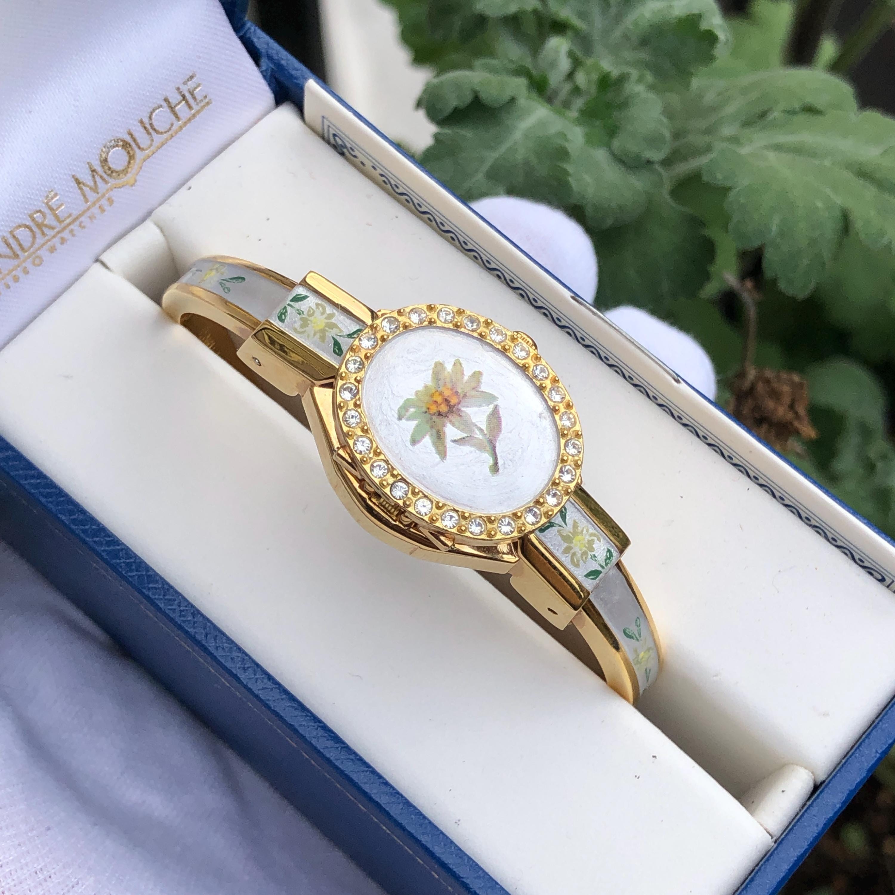 Vintage André Mouche Gold Tone Metal Enamel Paint Women  display picture 1