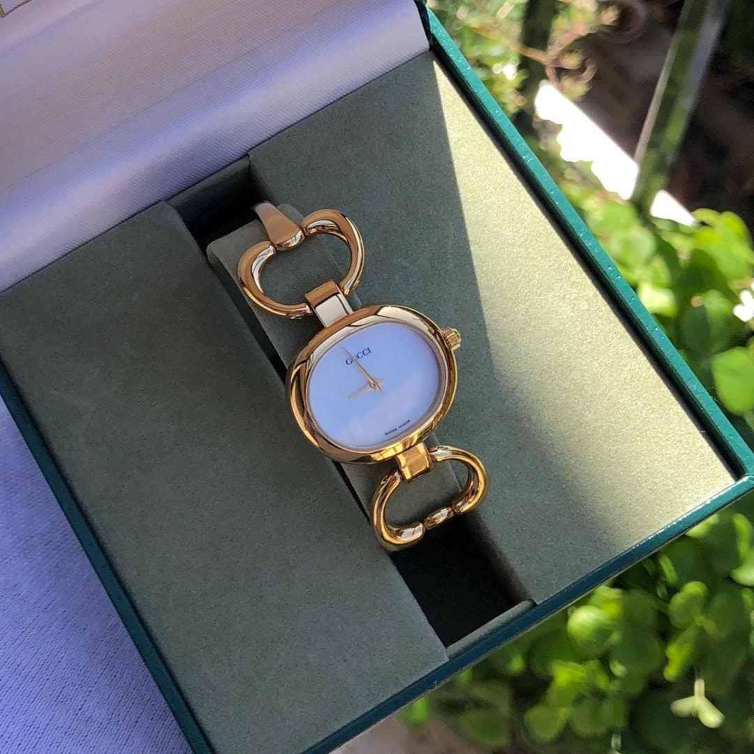 GUCCI 1600 電池新品　ゴールド 腕時計 チェーンリンクデザイン RARE VINTAGE GUCCI 1600 Gold Plated Bangle Type Horsebit Lady's