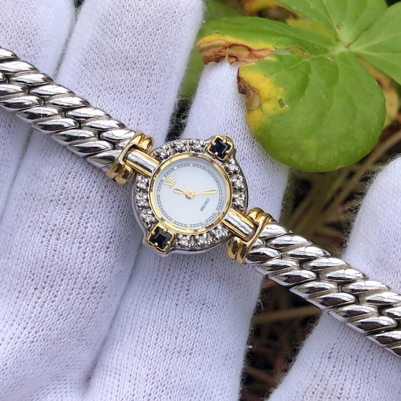 Vintage Seiko Sapphire Bracelet Watch: Silver-toned Mother  display picture 3