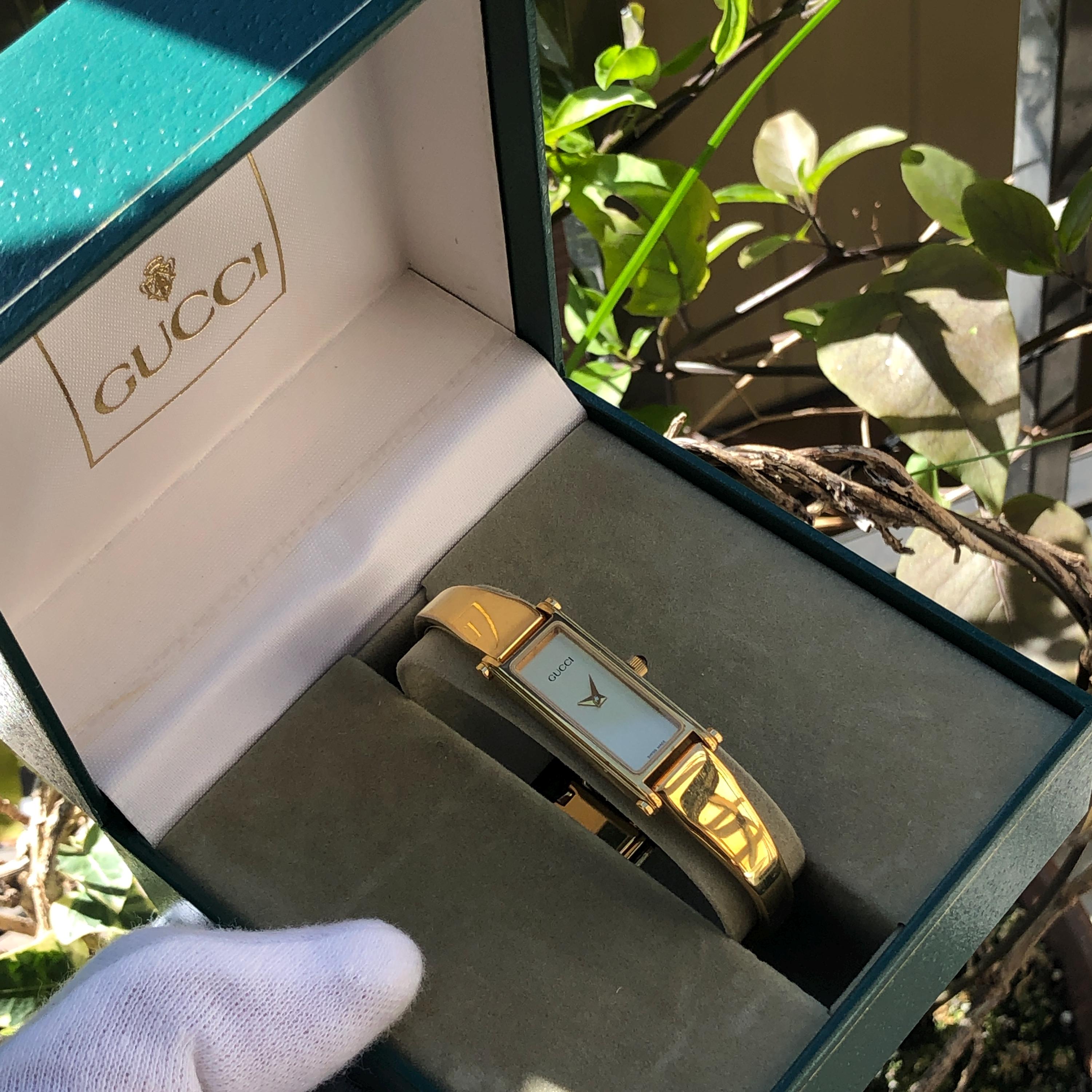 Gucci 1500L gold plated bangle watch Gucci 1500L Mother of Pearl Horsebit Watch Gold | Pre-Owned  main image 2