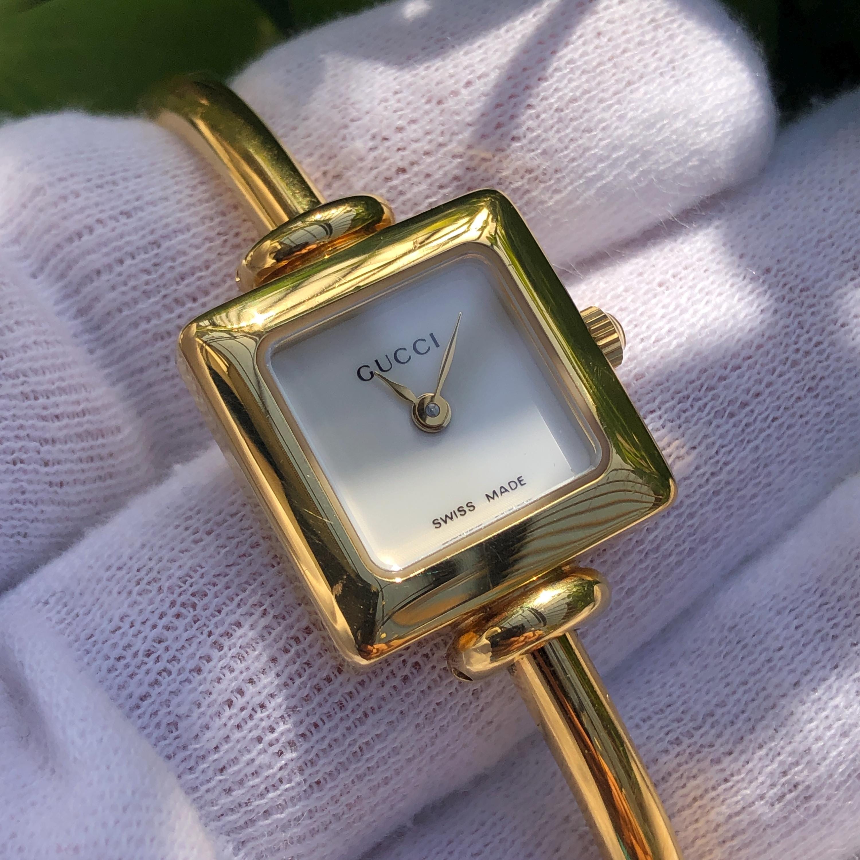 RARE VINTAGE GUCCI 1900L Gold Plated Bangle Type Lady's Watch