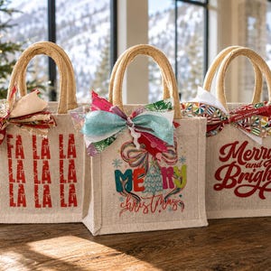 Neutral Christmas Gift Bag – Farmhouse Jute Holiday Tote, Reusable Gift Bags, Rustic Hostess Gift, Eco Friendly Holiday Packaging