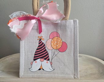 Birthday Gift Bag Gnome – Reusable Jute Gift Bag, Birthday Party Favor Bag, Mini Tote for Gifts, Small Gift Bag for All Ages