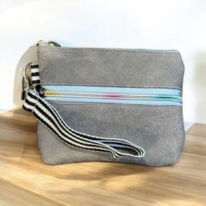 Cartera de piel gris hecha a mano con doble cremallera, forro de anime hawaiano y tarjetero a juego: accesorio de moda ecológico