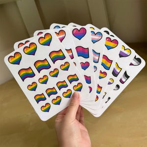 LIQUIDATIONS - Feuilles d'autocollants LGBTQ+ Pride Heart (plusieurs modèles)