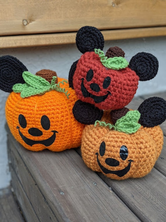 8 Spooky Crochet Halloween Projects to Haunt Your Home - Easy Crochet  Patterns