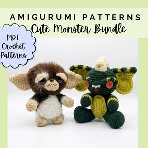 Pode incluir: Dois bonecos monstro de crochê amigurumi. Um é castanho e branco com olhos escuros grandes e orelhas pontiagudas. O outro é verde escuro com detalhes amarelos, olhos de botão e um sorriso branco. Texto: AMIGURUMI PATTERNS Cute Monster Bundle PDF Crochet Patterns.