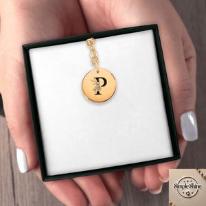 Gepersonaliseerde sleutelhanger met bloemen initiaal – aangepaste harssleutelhanger letter P – monogram cadeau voor haar