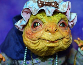 Muñeco de arte de sapo brujo, pieza única (OOAK) – Escultura de criatura rana, objeto de colección de fantasía caprichosa.