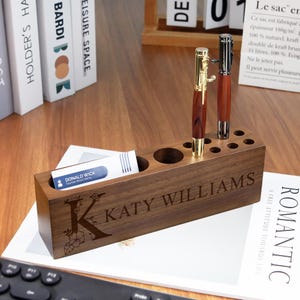 Vatertagsgeschenk, individuelles Holzschreibtischnamenschild, personalisiertes Geschenk, Bürodekor, Visitenkartenhalter, Abschlussfeier oder Geburtstagsgeschenk