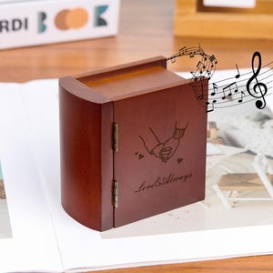 Caja de música de madera personalizada con melodía personalizada, texto y patrones grabados, regalo de cumpleaños para pareja.