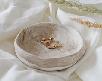 Minimalistische Ringschale, Moderne Schmuckschale, Kreisförmige Ringschale, Unregelmäßiger Schmuckhalter, Schale für kleine Gegenstände