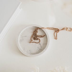 Round ring dish, Small trinket plate, Minimalist jewelry organizer, Catchall tray, Display tray, Marble effect dish, Choose different color
