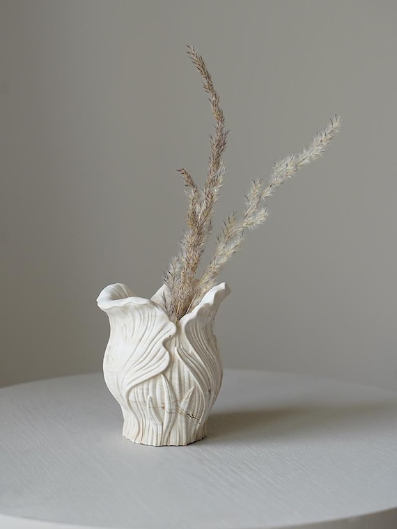 Vase for Dry Flowers, Modern Sculptural Vase, Minimalist Wavy