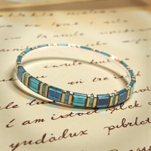 Pulsera de cuentas Miyuki Tila, tonos azul esmeralda, dorado, ajustable.