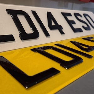 Plaques d&#39;immatriculation en gel 3D haut de gamme | Finition bombée classique et brillante