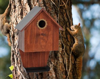 Wooden Birdhouse with Feeder, Outdoor Nesting Box for Small Birds, Rustic Bird House for Garden and Cottage Décor