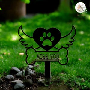 Pet Memorial Pole Sign - Heart-Shaped with Paw Print and Angel Wings, Durable Metal Tribute for Indoor & Outdoor Use, Dog Cat Remembrance
