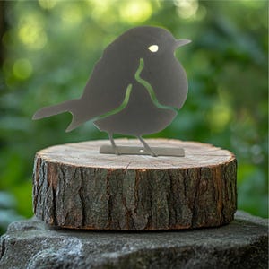Rustic Metal Bird Silhouette, Weatherproof and Durable, Perfect for Outdoor Art and Garden Decor, Perfect Gift