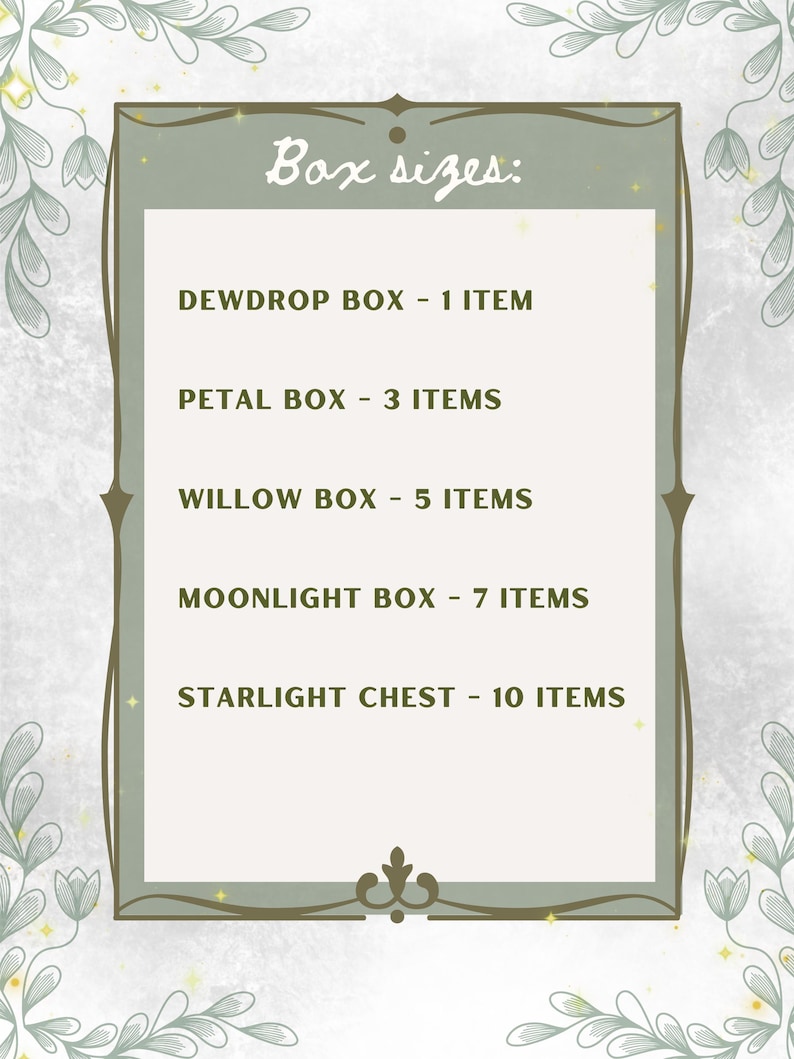 Puede incluir: Un letrero decorativo con el texto "Box sizes:" y una lista de opciones de cajas: Dewdrop Box (1 art&iacute;culo), Petal Box (3 art&iacute;culos), Willow Box (5 art&iacute;culos), Moonlight Box (7 art&iacute;culos) y Starlight Chest (10 art&iacute;culos). El letrero tiene un borde verde y detalles florales.