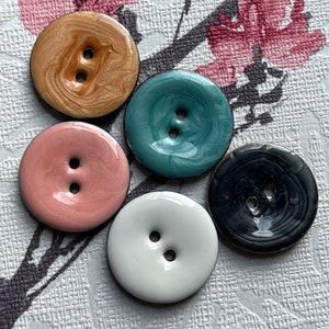 Glossy Resin Coated 25 mm Coconut Buttons - Various Colours - Packs of 2, 4 & 6. High Shine Quality Natural Coconut Buttons.