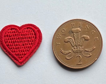 30 Toppe Termoadesive, Toppa Ricamata a Forma di Cuore, per