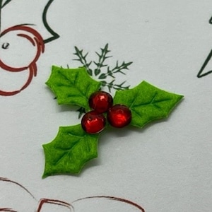 Feuilles de houx de Noël en feutre avec des baies rouges « strass ». Différentes tailles et couleurs - Loisirs créatifs de Noël avec du houx vert et des baies rouges