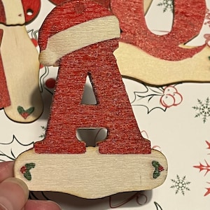 Etiquetas para paquetes de Navidad. Etiquetas para paquetes con iniciales de Navidad
