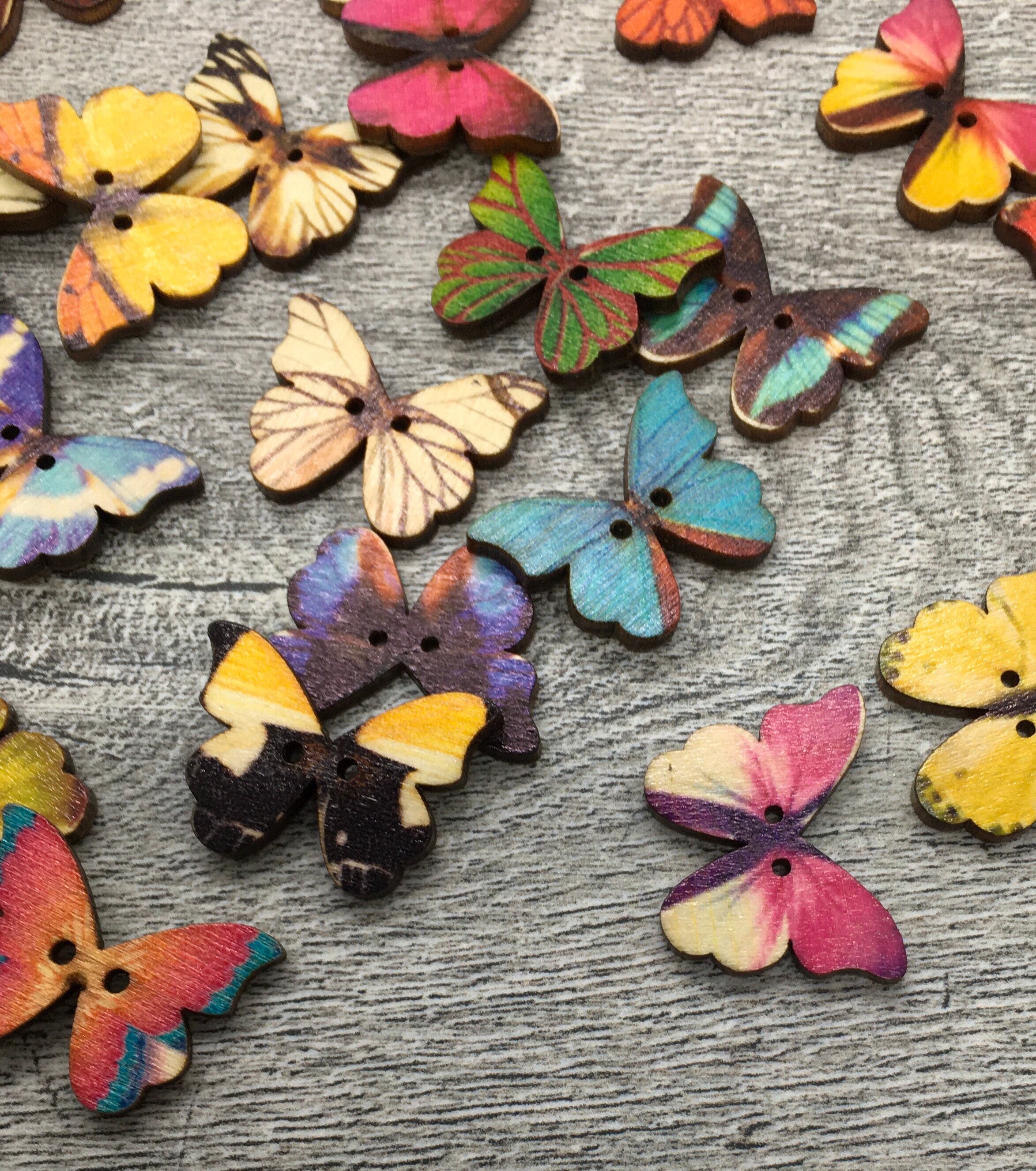 3 x 2 cm 10 x  Wood Buttons Multicoloured Butterflies 