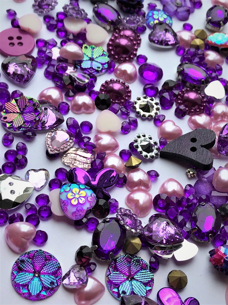 150 x Sparkling Flatbacks, Buttons and Embellishments. Ideal for cardmaking, scrapbooking, wedding stationary, table scatters Many colours Passionate Purple