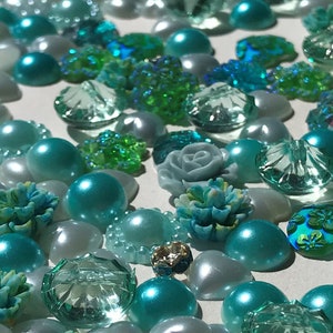 150 x Sparkling Flatbacks, Buttons and Embellishments. Ideal for cardmaking, scrapbooking, wedding stationary, table scatters Many colours Aquamarine
