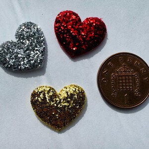 Glittriga hjärtapplikationer, guld silver röda tygdekorationer, scrapbooking, korttillverkning (10-pack, 16 x 20 mm)