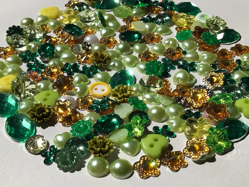 150 x Sparkling Flatbacks, Buttons and Embellishments. Ideal for cardmaking, scrapbooking, wedding stationary, table scatters Many colours image 2