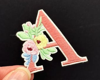 Blommiga bokstavsmärken A-Ö — Stryk-på broderade alfabetsapplikationer, sy-på bokstavsmärken för väskor, jackor, jeans