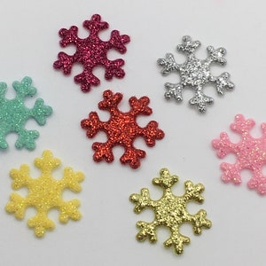 Abbellimenti glitterati con fiocchi di neve. 20 decorazioni natalizie con fiocchi di neve in tessuto glitterato da 22 mm. Artigianato, cartoline, etichette, regali natalizi.