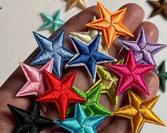 Toppe termoadesive. Toppe termoadesive/cucibili a forma di stella da 28 mm per indumenti - Diversi colori tra cui scegliere