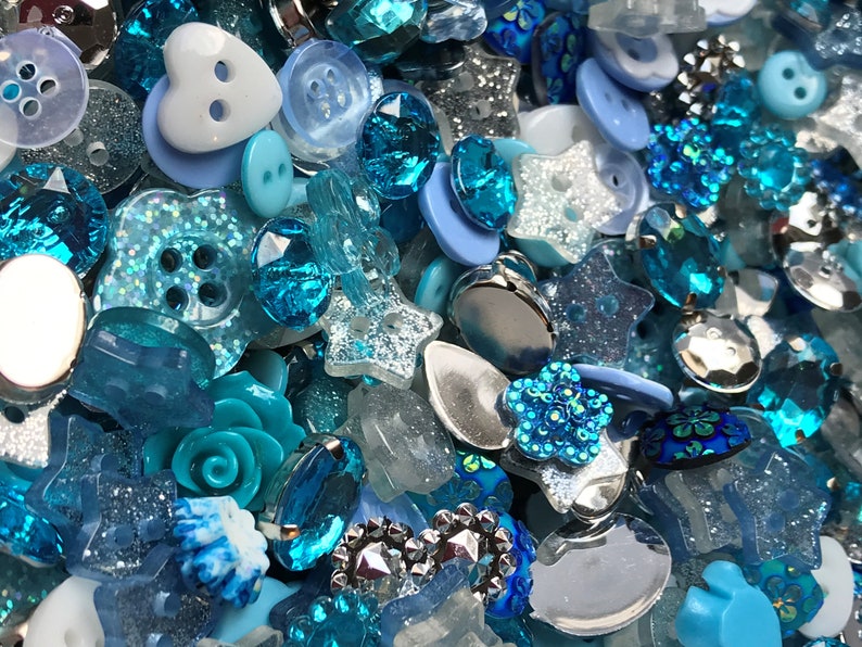 150 x Sparkling Flatbacks, Buttons and Embellishments. Ideal for cardmaking, scrapbooking, wedding stationary, table scatters Many colours Terrific Turquoise