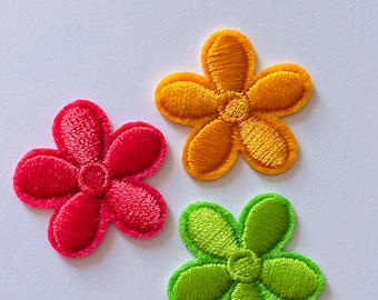 Iron on Patches. 28 mm Flower Shaped Iron On/Sew On Clothing Patches - Multiple Colours to Choose From