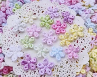 17 mm Lace Flowers. A beautiful mix of various pastel colours. Come in packs of 20.