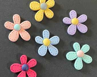 Pastellfarbene Gänseblümchen-Cabochons aus Kunstharz, 28 mm flache Blütenrückseiten, DIY-Bastelarbeiten