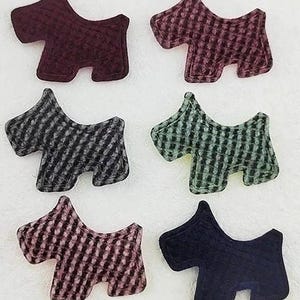 Niedliche gesponnene Scottie Hund förmige Applikationen. 10 x sternförmige Verzierungen. Aufnäher nähen.