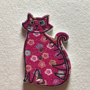 Houten kattenknopen in verschillende patronen en kleuren. Katachtige vriendenknoppen Ideaal voor knutselen, kaarten maken en scrapbookingateliers.