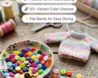 Op de afbeelding: Een verzameling van 6 mm micro-knopen in diverse kleuren met platte achterkanten. De afbeelding bevat de tekst: Standard buttons ruining your miniature scale? Discover the perfect 6mm micro fasteners for flawless doll clothes and detailed crafts.