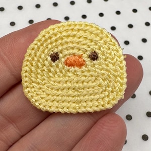 Adorables ornements de poussin de Pâques en laine tricotés x 6. Appliques, patchs, embellissements pour tricot, couture, réservation de chutes.