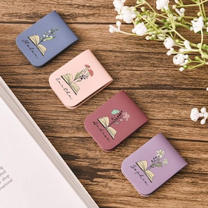 Spersonalizowana magnetyczna zakładka do książki, spersonalizowana skórzana zakładka do książki z motywem narodzin, zakładka z imieniem i kwiatem, prezent urodzinowy dla miłośnika książek, dodatek do książek