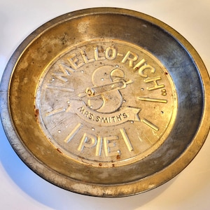 Vintage 1940s - 1950s Mrs. Smith’s Mello-Rich Pie Tin | Aluminum Baking Pan | Rustic Farmhouse Kitchen Decor | Collectible Pie Plate