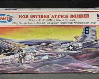 Kit de modelo de plástico em escala 1:67 do bombardeiro de ataque Atlantis B-26 Invader (M195).