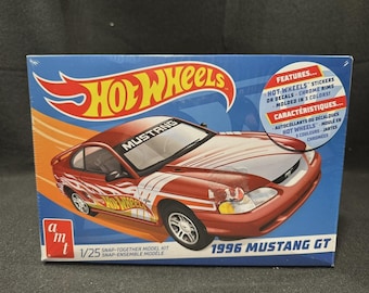 Hot wheels 1996 ford mustang gt 1/25 amt snap-together model kit
