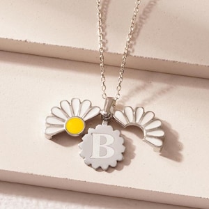 Collar con nombre de margarita en plata de ley, collar de margarita personalizado con nombres ocultos, collar de margarita que se puede abrir con mensaje secreto, regalo para ella
