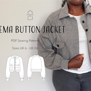 Könnte beinhalten: Eine graue, knöpfbare Jacke mit Fischgrätenmuster, Kragen, langen Ärmeln mit Manschetten und zwei Brusttaschen. Text: Hema Button Jacket, PDF Sewing Pattern, Sizes UK 6 - UK 26. Enthält eine technische Zeichnung der Vorder- und Rückseite.